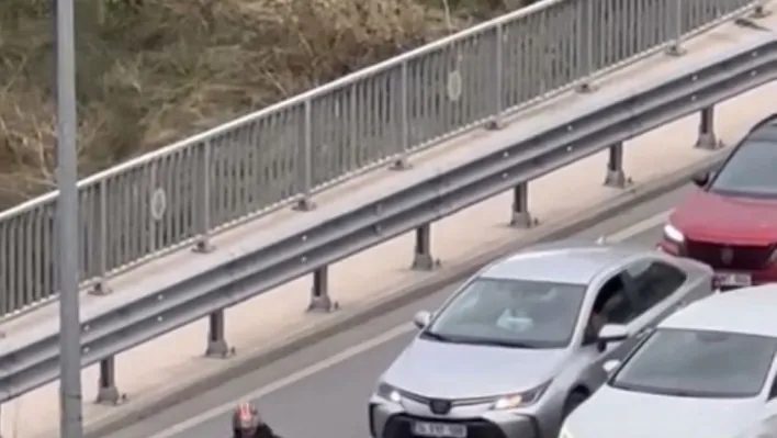 Maltepe'de trafikte sopalı kavga