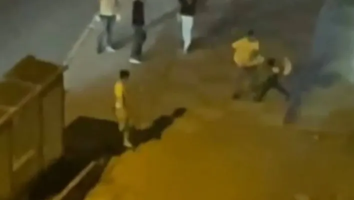 Maltepe'de yol verme kavgası: Darp etti, camları patlattı