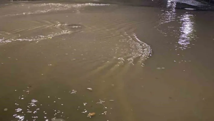 Maltepe'de yollar göle döndü