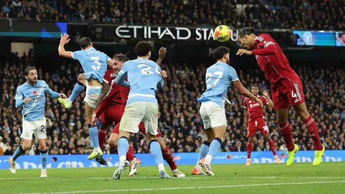 Manchester City, Liverpool'u 3-0 ile geçti