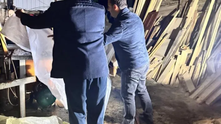 Marangoz atölyesinde çıkan yangın itfaiye ekiplerince söndürüldü