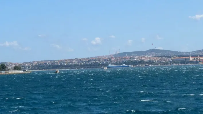 Marmara Denizi'nde etkili olan poyraz deniz ulaşımında aksamalara neden oldu