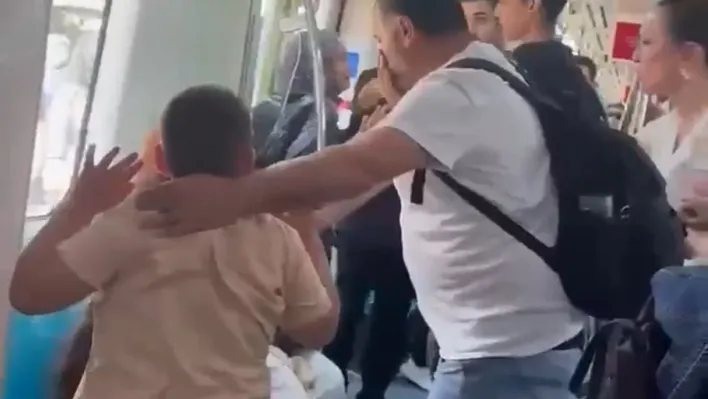 Marmaray'da çocuklarının yanında babayı darbeden iki şahıs yakalandı