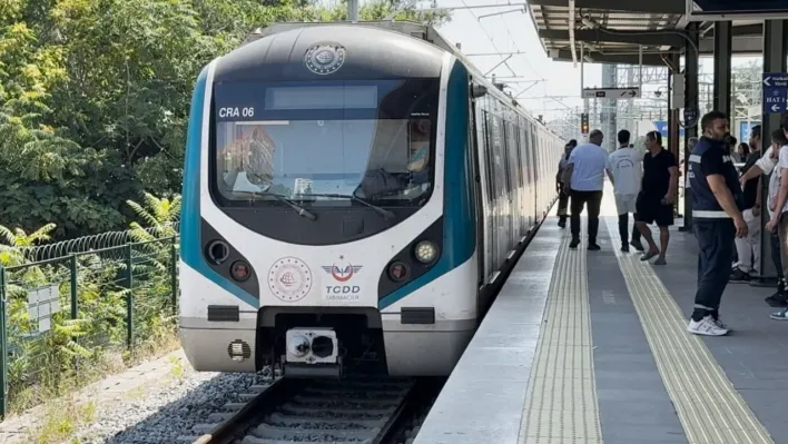 Marmaray'da raylara atlayan kişi intihar etti