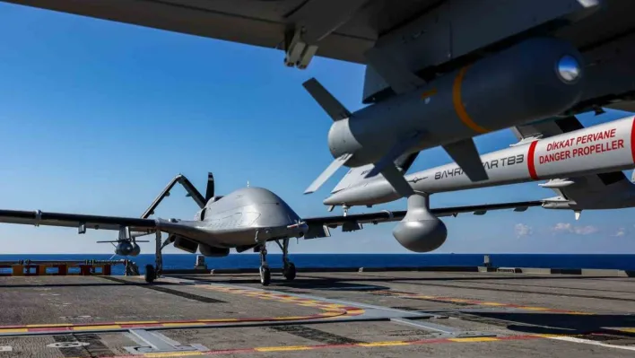 Mavi Vatan'daki Denizkurdu tatbikatında Milli SİHA'lardan tam isabet