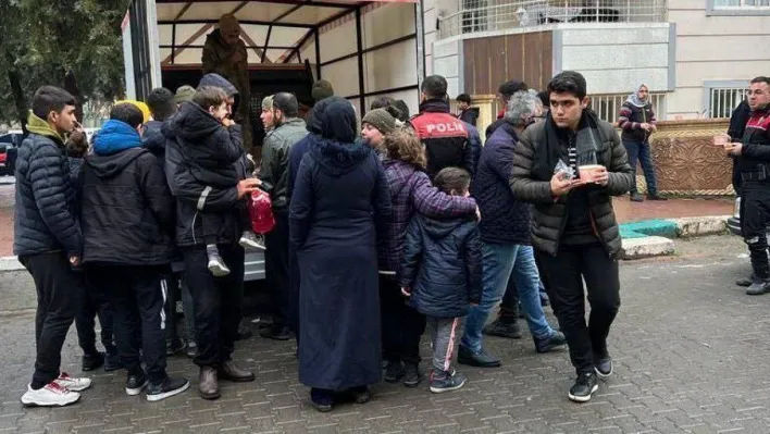 Mehmetçik'ten Malatya'da depremzedelere sıcak yemek desteği