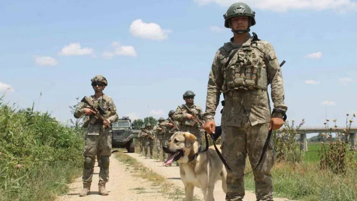 Mehmetçik, Yunanistan sınırında görev başında bayramlaştı