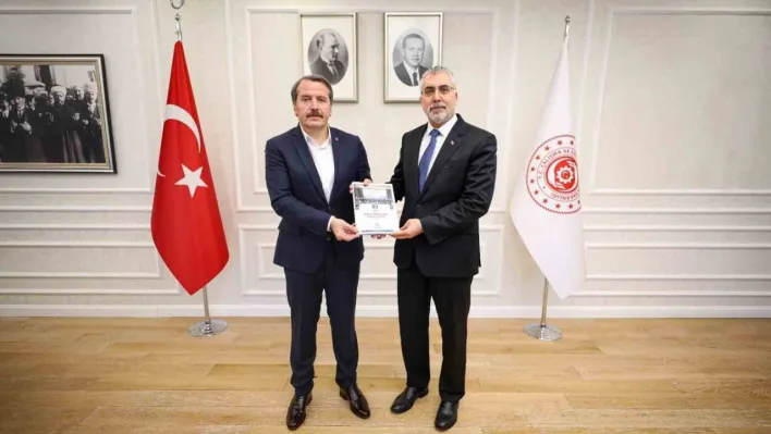 Memur-Sen 7'inci Dönem Toplu Sözleşme tekliflerini Bakan Işıkhan'a teslim etti