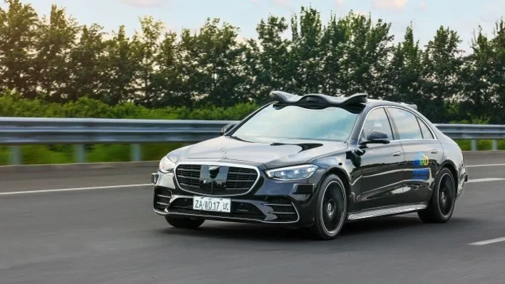 Mercedes-Benz, Pekin'de Seviye 4 otomatik sürüş testi için onay aldı