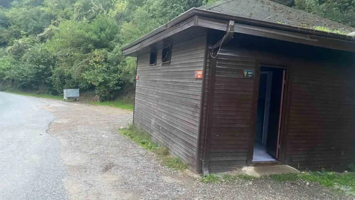 Mesire alanındaki şadırvanı tahrip ettiler