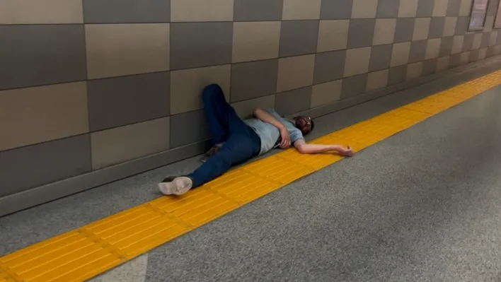 Metro istasyonunda sızıp kaldı' Ben neredeyim, bırakın yatayım' dedi
