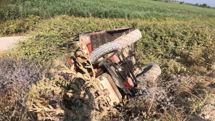 Mevsimlik işçileri taşıyan traktör devrildi : 1 ölü 4 yaralı