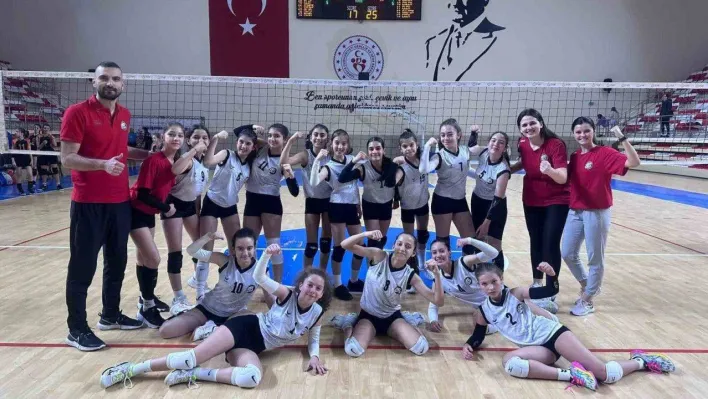 Midi Kız Voleybol Takımı ard arda 2. kez Türkiye'nin en iyi 32 takımı arasında