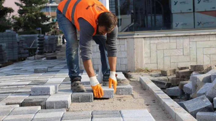 Millet Caddesi kaldırıma kavuşuyor