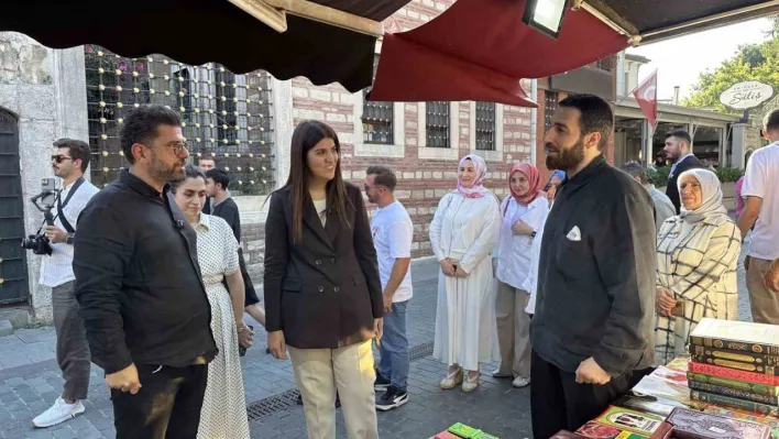 Milletvekili Ayaydın, Eyüpsultan'da aşure dağıttı: 'Paylaştıkça birliğimiz güçleniyor'
