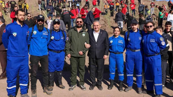 Milli Ağaçlandırma Günü'nde Keçiören'de 300 fidan toprakla buluştu