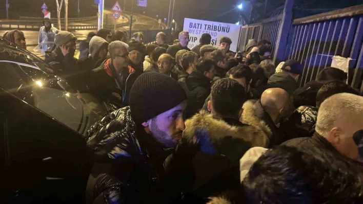 Milli futbolcu Yunus Mallı, Bursa'da kapıda kaldı