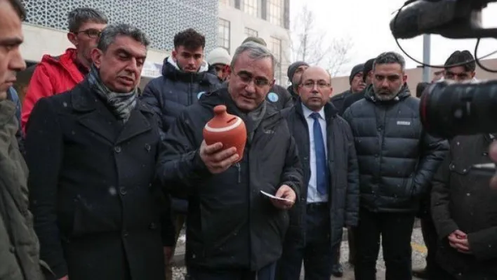 Minik Belinay kumbarasındaki paraları depremzedelere bağışladı