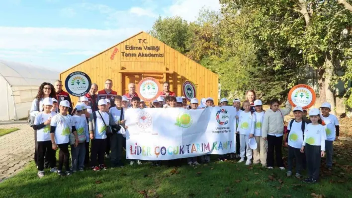 Minik eller toprağa dokundu, üretimin değerini öğrendi