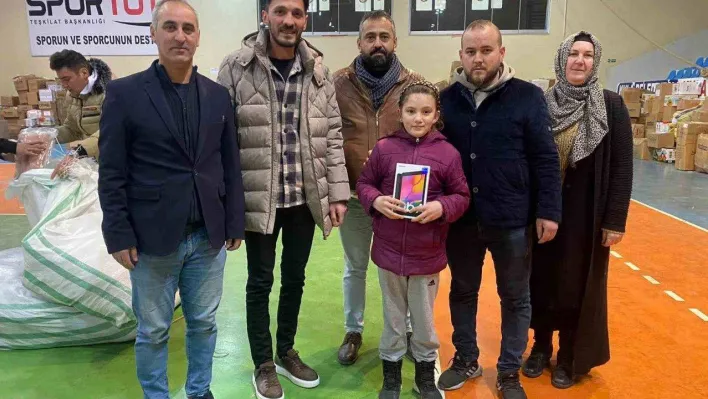 Minik yardımseverin tableti hayırsever iş adamından