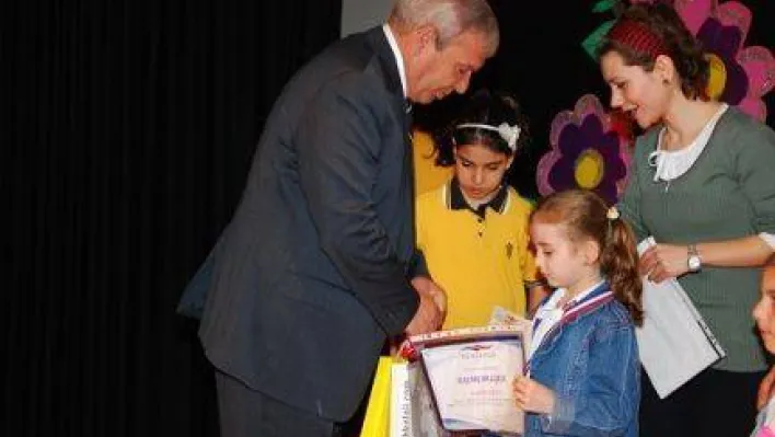 Minik şampiyonlar ödüllerini aldı