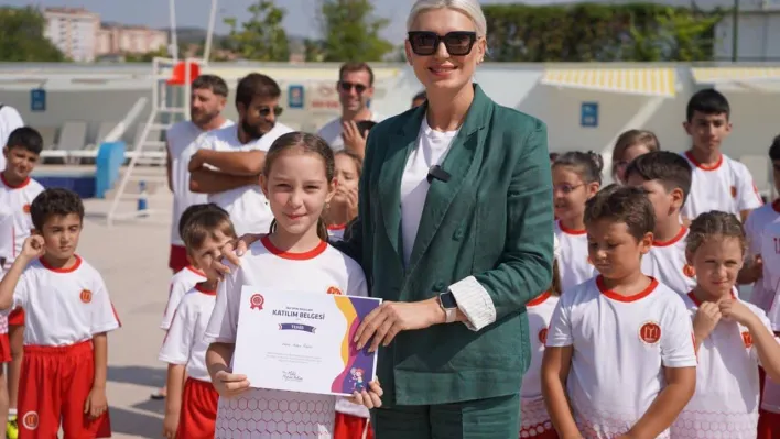 Miniklere spora katılım belgeleri takdim edildi