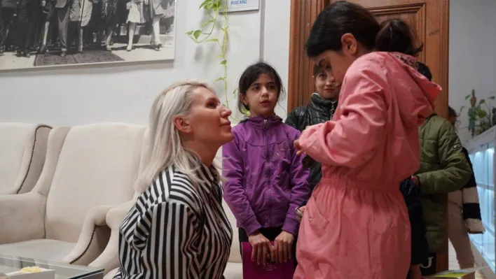 Miniklerin hediyesi, Başkan Subaşı'nı çok mutlu etti