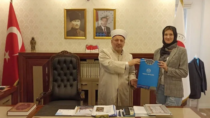 Moldovyalı Cristina Müslüman olarak Fatma ismini aldı