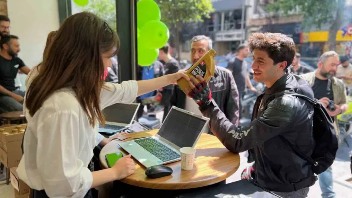 Moto kuryelere bayram hediyesi