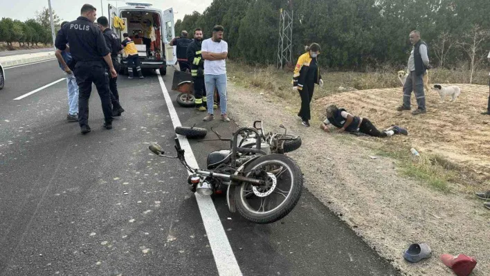 Motosiklet ile hafif ticari araç çarpıştı: 1 yaralı