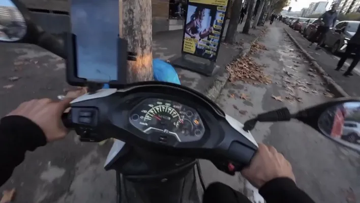 Motosiklet kaydı, duba şaşırttı: Sinirle çıktı, mizahla bitti