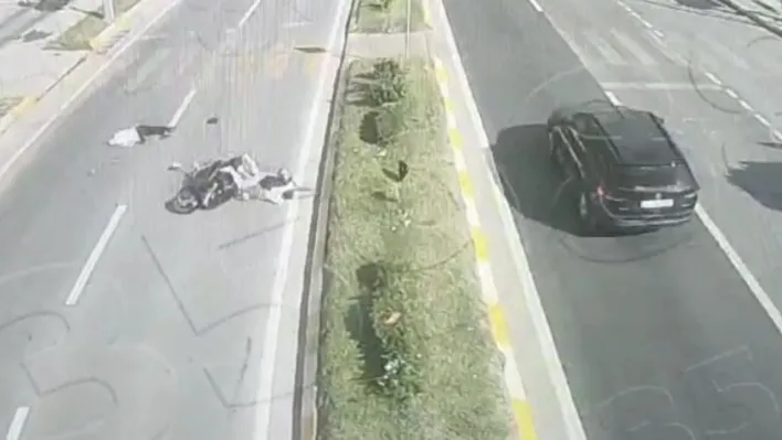 Motosiklet sürücüsü yaya geçidindeki adama böyle çarptı