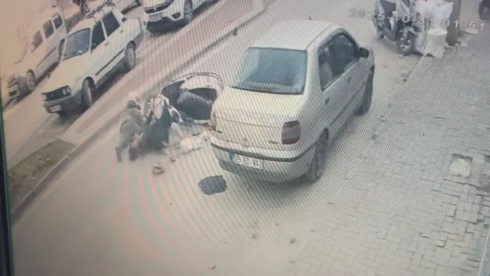 Motosiklet yayaya çarptı: 2 yaralı