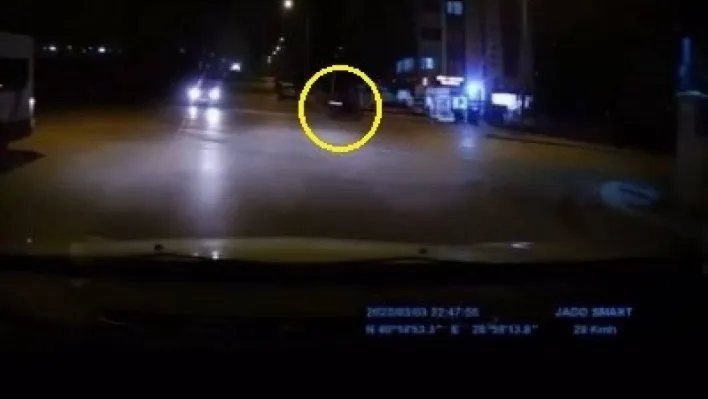 Motosikletiyle son sürat böyle çarptı