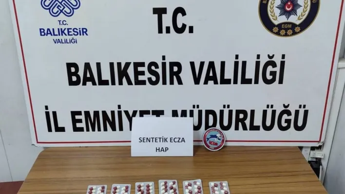 Motosikletli polis 2 şahısta tabanca ve uyuşturucu madde ele geçirdi