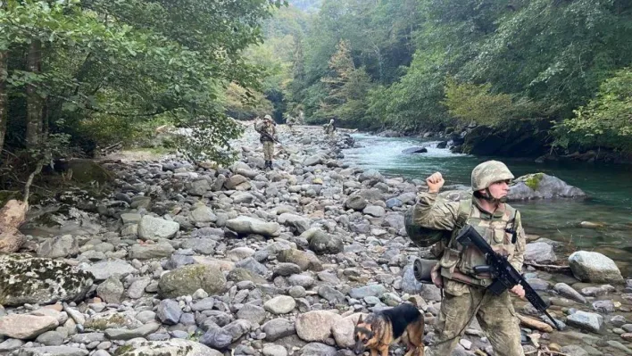 MSB: 'Suriye ve İran'dan ülkemize, ülkemizden de Yunanistan'a yasa dışı yollarla geçmeye çalışan 25 şahıs hudut birliklerimizce yakalandı'