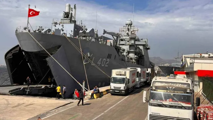 MSB: 'TCG Bayraktar amfibi gemimiz insani yardım malzemelerini Libya'ya ulaştırdı'