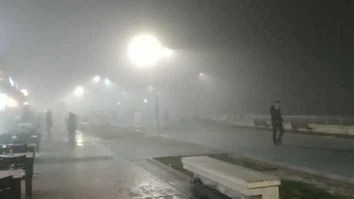 Mudanya'da yoğun sis etkili oldu, göz gözü görmez hale geldi