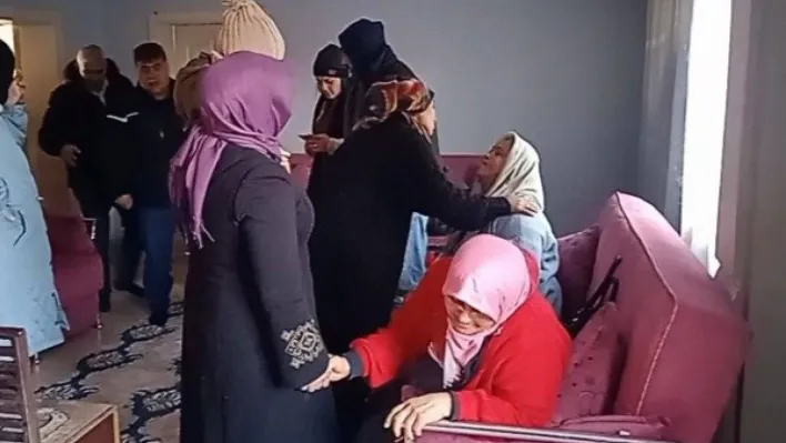 Muhtar Kıyatmaz depremzede aileye yuvasını açtı