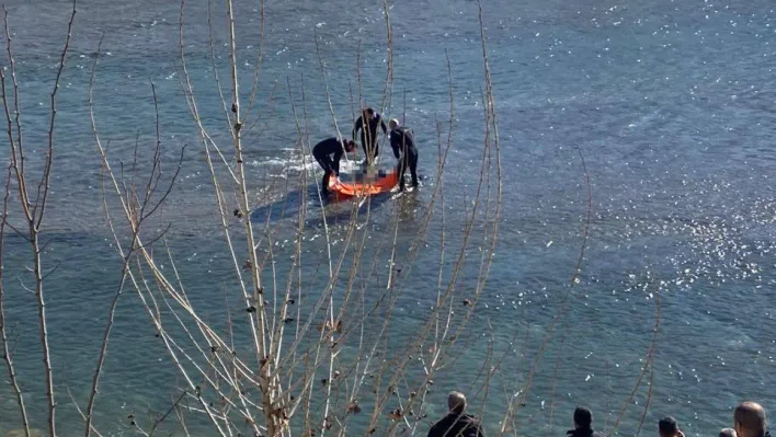 Munzur Çayı'nda bir erkek cesedi bulundu