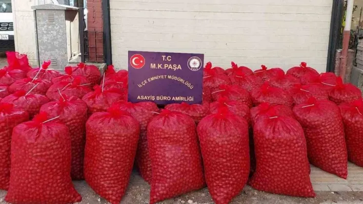 Mustafakemalpaşa'da hırsızlar 46 çuval ceviz ile yakalandı