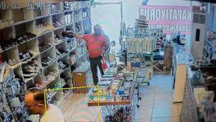 Müşteri gibi geldiği mağazadan ayakkabıyı böyle çaldı