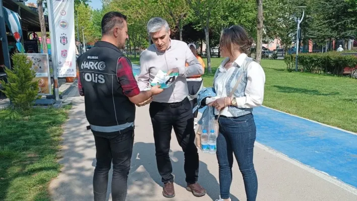 Narkotik polisi Bursa'da vatandaşları bilgilendirdi