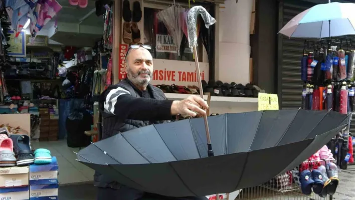 Ne tamir ne satış kaldı: Kocaeli'nin son şemsiye ustası ayakta kalmaya çalışıyor