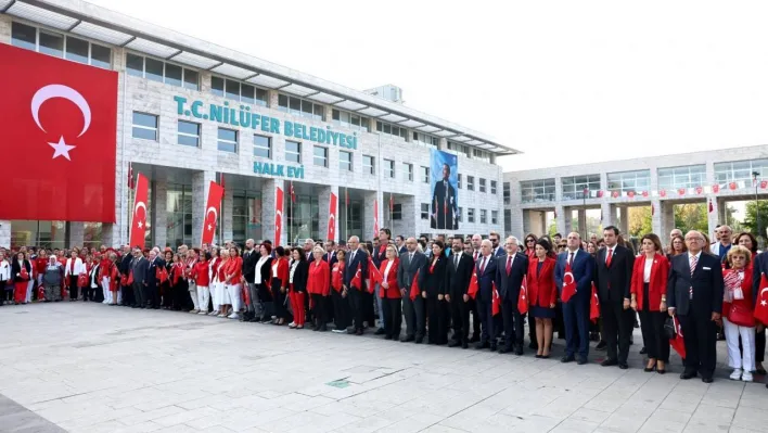 Nilüfer'de Cumhuriyet Bayramı kutlamalarının ilk adresi Atatürk anıtı