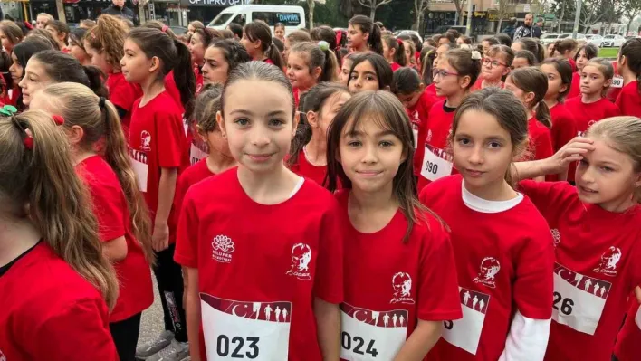 Nilüfer'de gençler ve çocuklar Cumhuriyet için koştu