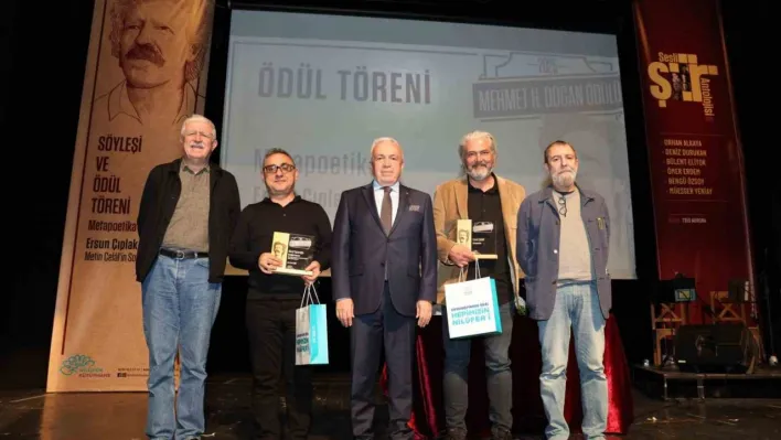 Nilüfer'de şiir eleştirisinin prestij ödülleri sahiplerini buldu