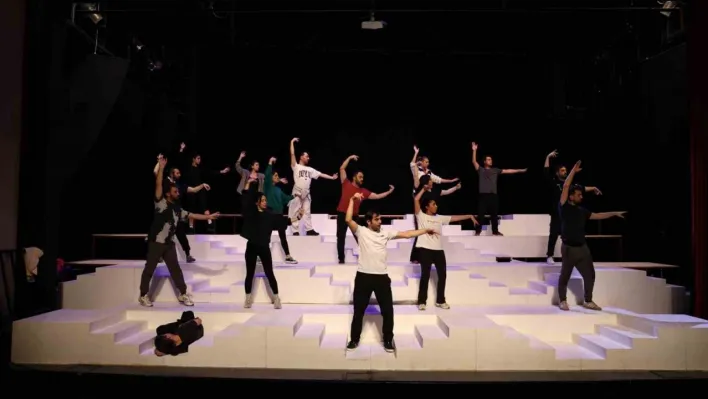 Nilüfer Kent Tiyatrosu iftiharla sunar: 'Lüküs Hayat'