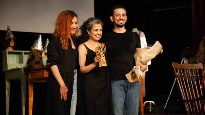 Nilüfer Kent Tiyatrosu Kıbrıs'ta alkışları topladı