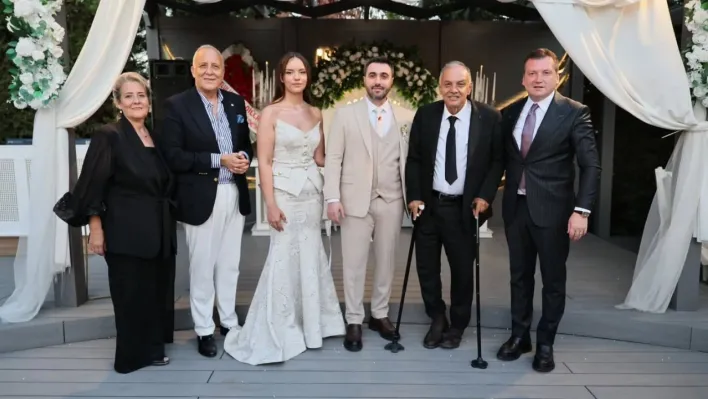 Nişan yüzüklerini Başkan Balcıoğlu taktı